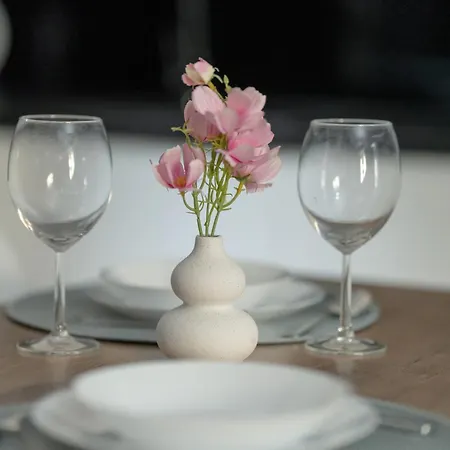 Stylowe I Eleganckie Studia Very Berry W Poznaniu By Renters Apartamento