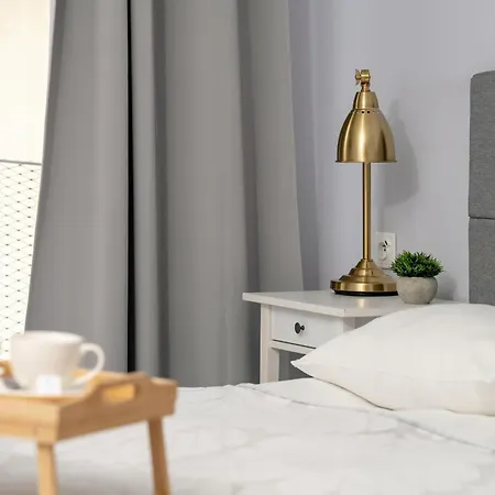 Stylowe I Eleganckie Studia Very Berry W Poznaniu By Renters Apartment