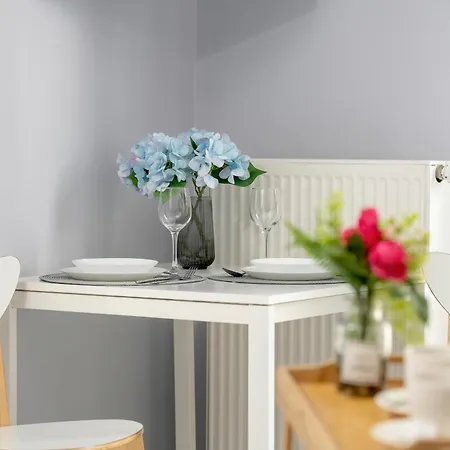 Apartment Stylowe I Eleganckie Studia Very Berry W Poznaniu By Renters *