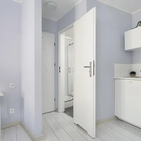 Stylowe I Eleganckie Studia Very Berry W Poznaniu By Renters Appartement