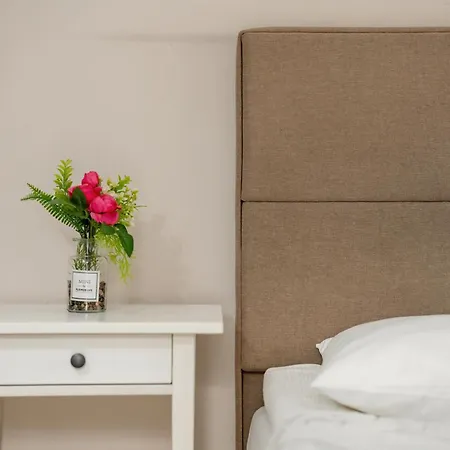Stylowe I Eleganckie Studia Very Berry W Poznaniu By Renters * Posen