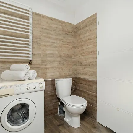 Stylowe I Eleganckie Studia Very Berry W Poznaniu By Renters * Poznań