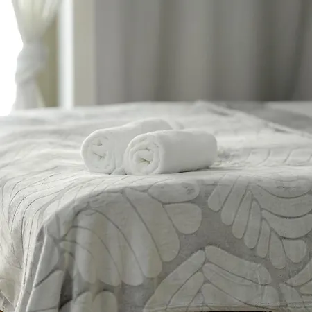 Stylowe I Eleganckie Studia Very Berry W Poznaniu By Renters * 波兹南