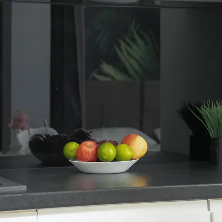 Stylowe I Eleganckie Studia Very Berry W Poznaniu By Renters Apartment Posen