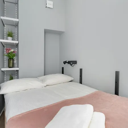 Stylowe I Eleganckie Studia Very Berry W Poznaniu By Renters * Posen